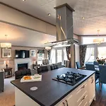 Sutton Lodge With Hot Tub