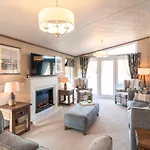 Sutton Lodge With Hot Tub