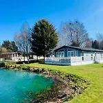 Sutton Lodge With Hot Tub