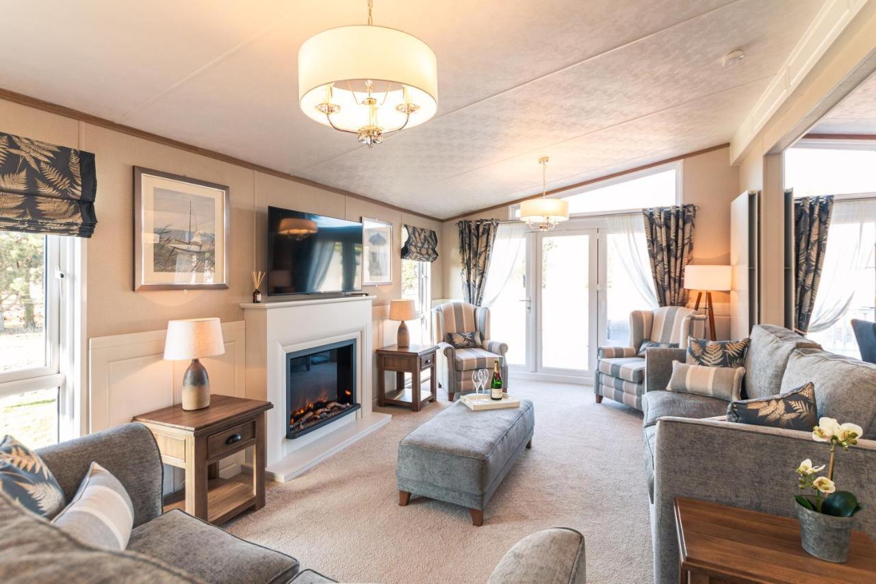 Sutton With Hot Tub Lodge York