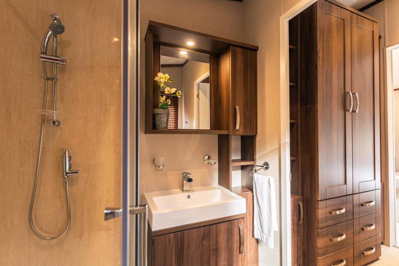 Lodge Sutton With Hot Tub *