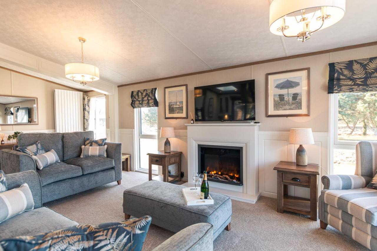 Lodge Sutton With Hot Tub