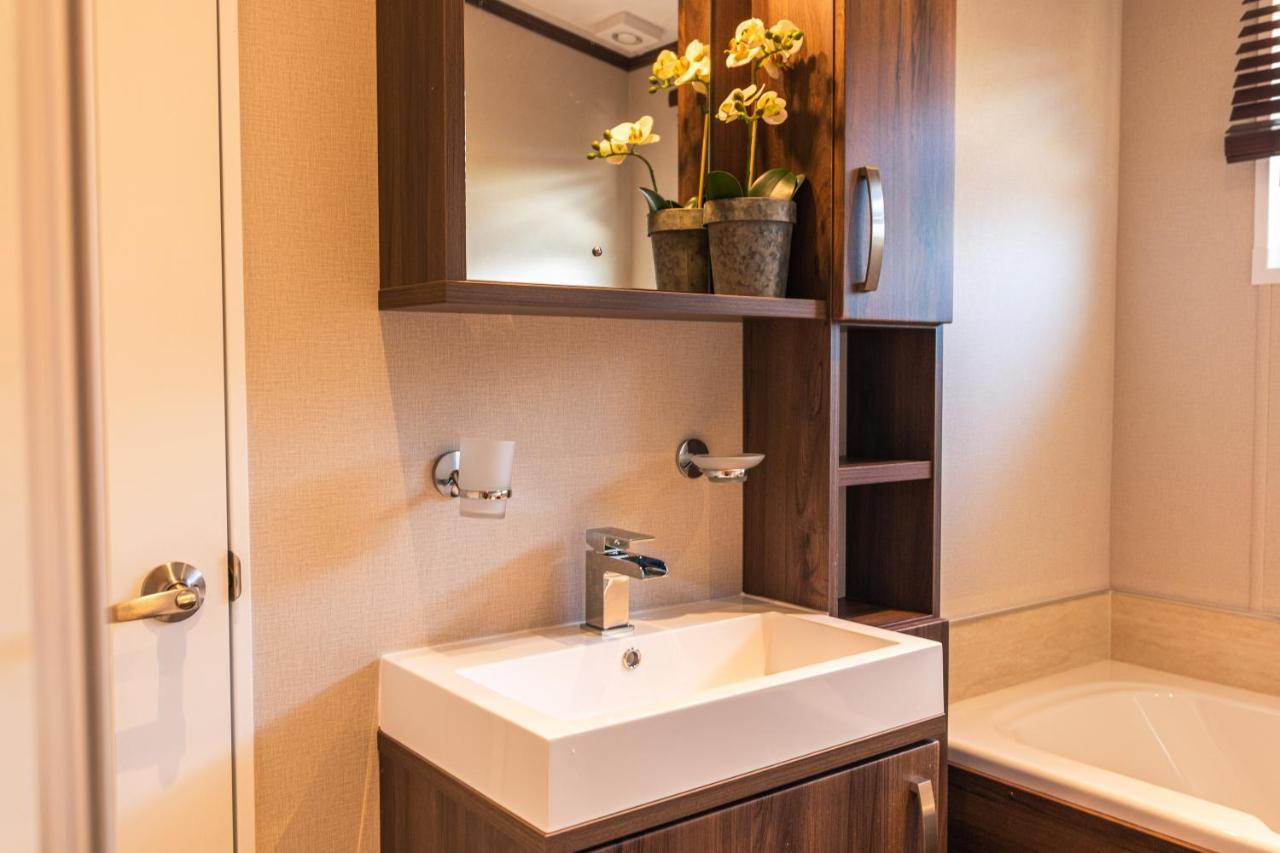 Sutton With Hot Tub Lodge York