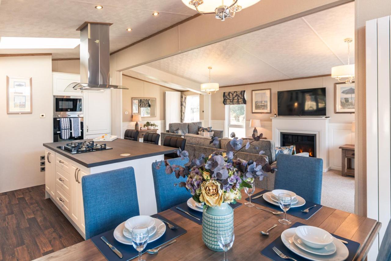 Sutton With Hot Tub Lodge York