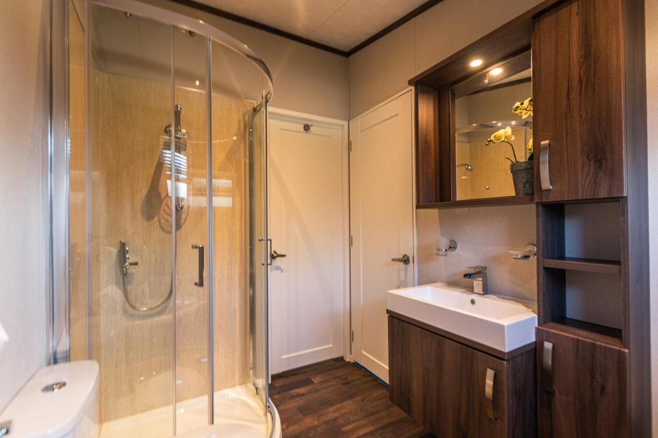 Sutton With Hot Tub Lodge York