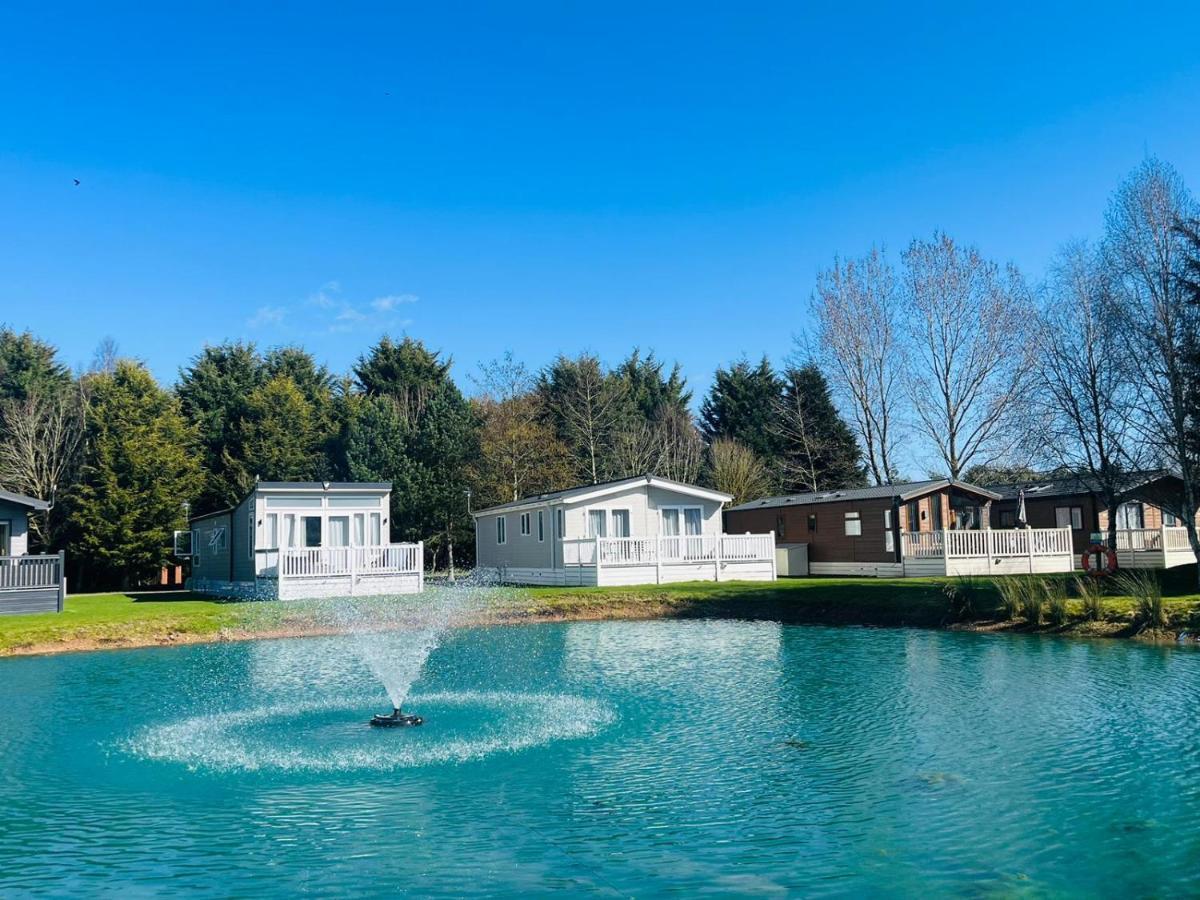 Sutton With Hot Tub Lodge York