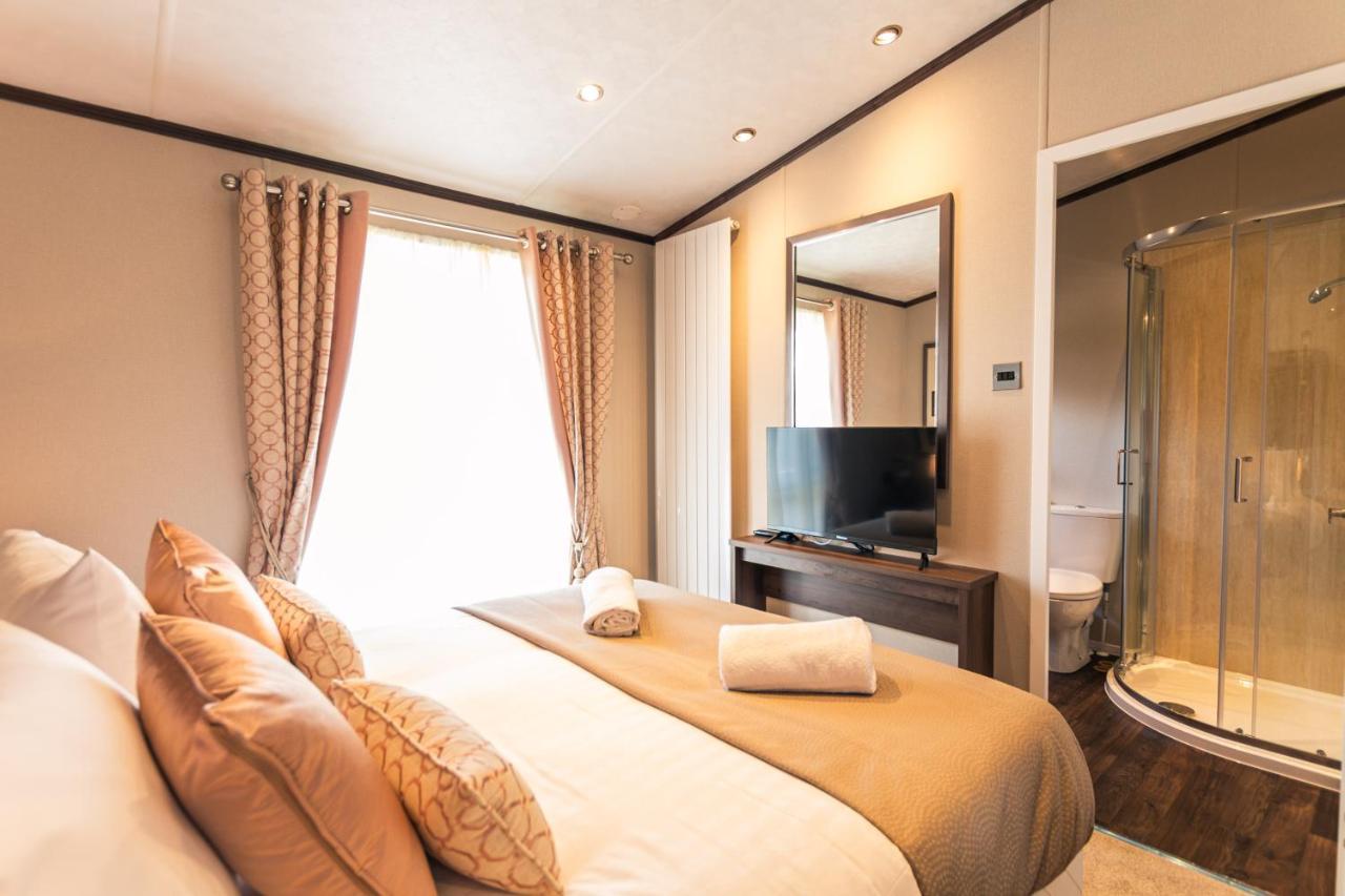 Sutton With Hot Tub Lodge York